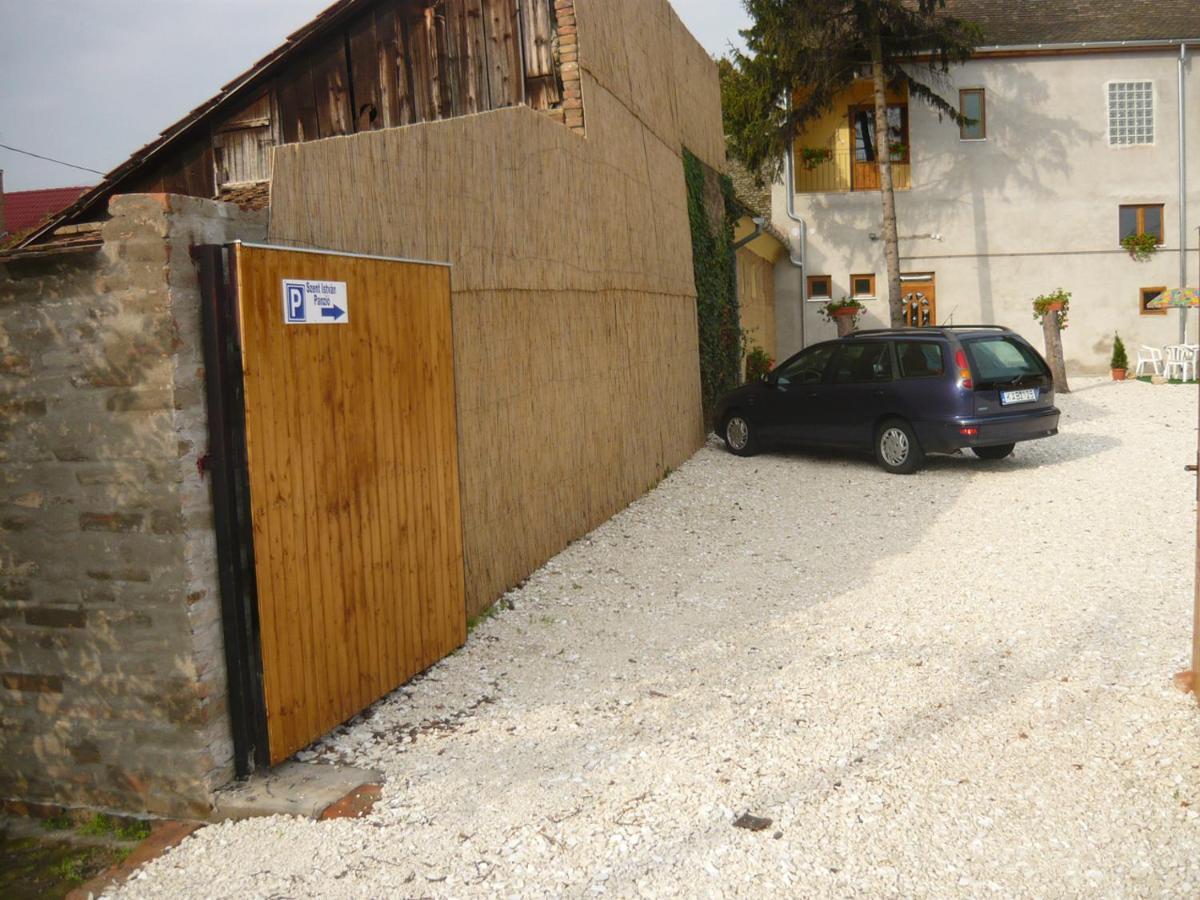 Szent István Panzió Hódmezővásárhely Exterior foto